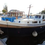 A vendre une vedette Vlet pour une navigation fluviale