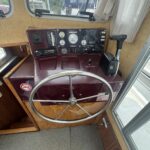 Pénichette Locaboat 935 Kerplouf (1986) – Innensteuerstand mit Steuerrad