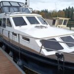 Niederländische Motoryacht Linssen 372 SX LE VOGUE (1992) – Außenansicht Bug Steuerbord