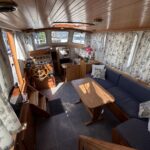 Niederländische Motoryacht Smelne 1140 Dreamflower (1985) – Salon mit Blick zum Innensteuerstand