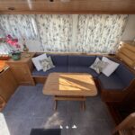 Niederländische Motoryacht Smelne 1140 Dreamflower (1985) – U-Salon mit großem Tisch