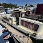 Pénichette Locaboat 930 Sérénité (1981) – Heckansicht vom Steg, Achterdeck und Steuerhaus