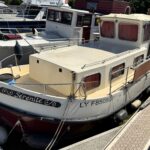 Pénichette Locaboat 930 Sérénité (1981) – Außenansicht Steuerbord am Steg