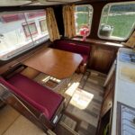 Pénichette Locaboat 930 Sérénité (1981) – Salon mit Pantry, Tisch und Spüle