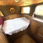 Pénichette Locaboat 930 Sérénité (1981) – Vorschiffskabine, Doppelbett und Stauraum