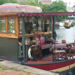 Niederländisches Hagenaar-Schiff 18 m ANNA (1911) – überdachtes Achterdeck und Steuerhaus vom Kai
