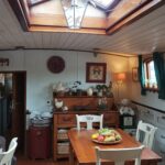 Niederländisches Hagenaar-Schiff 18 m ANNA (1911) – Essbereich unter dem Oberlicht