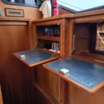 Niederländische Motoryacht Linssen 372 SX LE VOGUE (1992) – Stauschränke aus lackiertem Holz