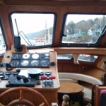 Niederländische Motoryacht Linssen 372 SX LE VOGUE (1992) – Innensteuerstand mit Steuerrad