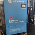Niederländischer Tjalk Osseo (1890) – Victron Centaur Batterieladegerät