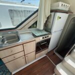 Flusskreuzer Nicols 1100 Lodève (1998) – Küche mit Spüle, Backofen und Kühlschrank
