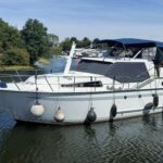 Motoryacht Van Vliet Atico 38 Joanne (1994) – Außenansicht im Wasser
