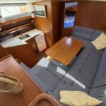 Motoryacht Van Vliet Atico 38 Joanne (1994) – Salon mit Pantry und Zugang zur Vorderkabine