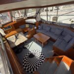 Motoryacht Van Vliet Atico 38 Joanne (1994) – Salon mit Ecksofa und Essplatz