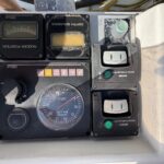 Niederländische Motoryacht Vetus 1200 Damier (1992) – Vetus-Strahlruderbedienung und Motorinstrumente