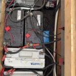 Niederländische Motoryacht Vetus 1200 Damier (1992) – Verbraucher- und Motorbatteriebank