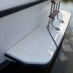 Niederländische Motoryacht Vetus 1200 Damier (1992) – hintere Badeplattform und Edelstahlleiter