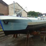 Wohnschiff 19,46 m (1905) – frisch gestrichener Rumpf im Trockendock