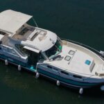 Flusskreuzer Nicols 1100 Lodève (1998) – Luftaufnahme backbord, Sonnenverdeck ausgefahren