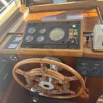 Trawler Schouten Muiden Tibo (1978) – Steuerstand, Steuerrad und Instrumente