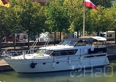Van der Valk Comfort 50 Beau Jolie – vue extérieure au port (photo ancienne)