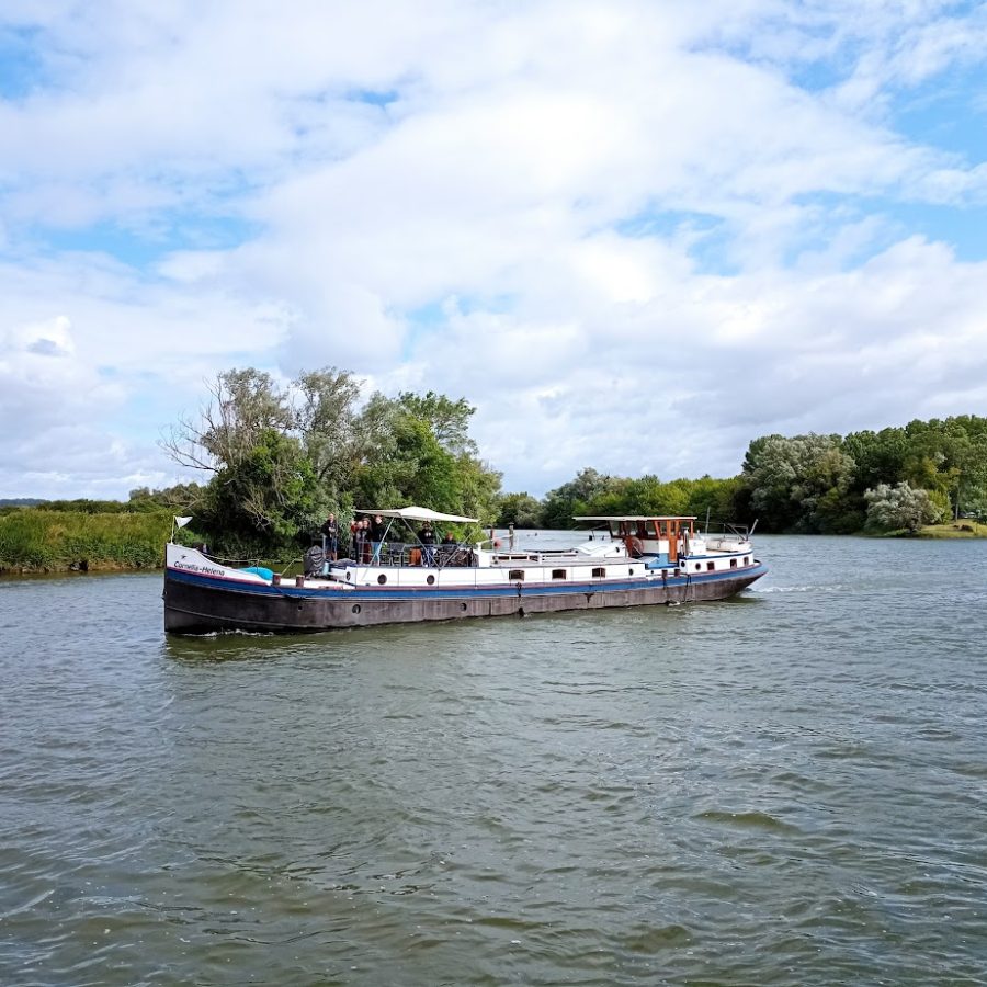 Photo du bateau en navigation Cornelia Héléna, d'une longueur de 26 mètres.